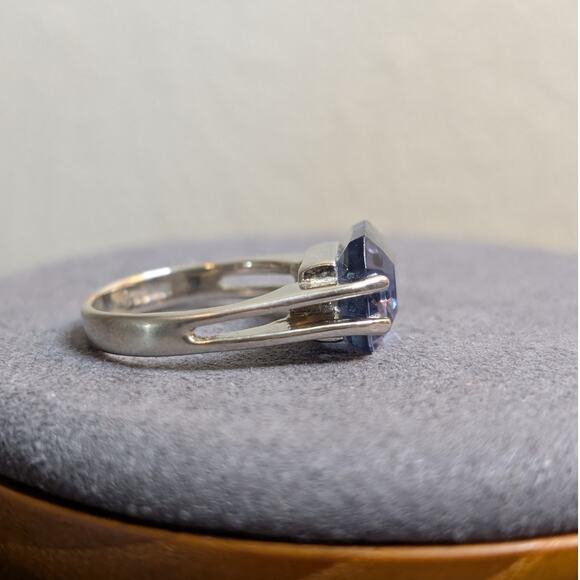 VTG 18 KGE Electroplate East to West Purple Glass Stone Solitaire Ring Size 7.75 - Picture 6 of 9